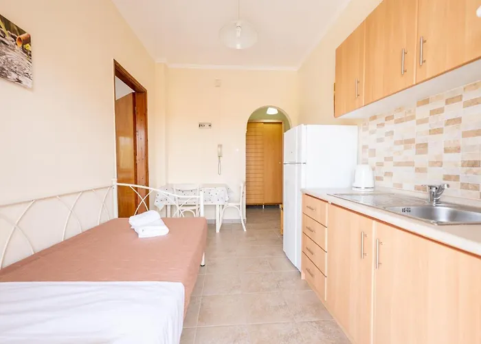 Milonas House * Παραλία Διονυσίου