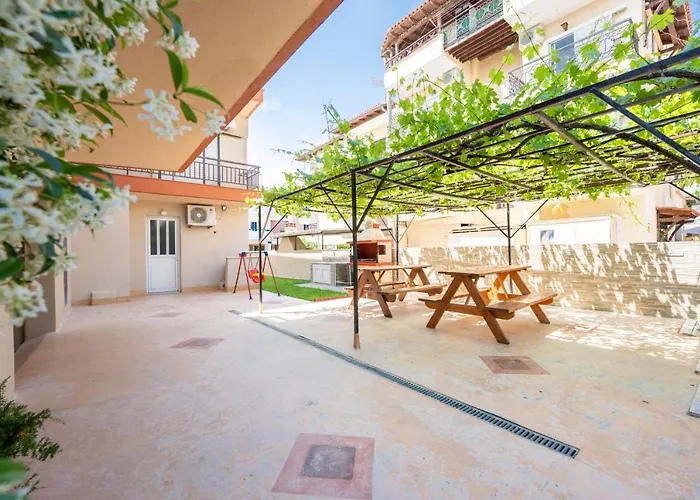 Milonas House * Παραλία Διονυσίου
